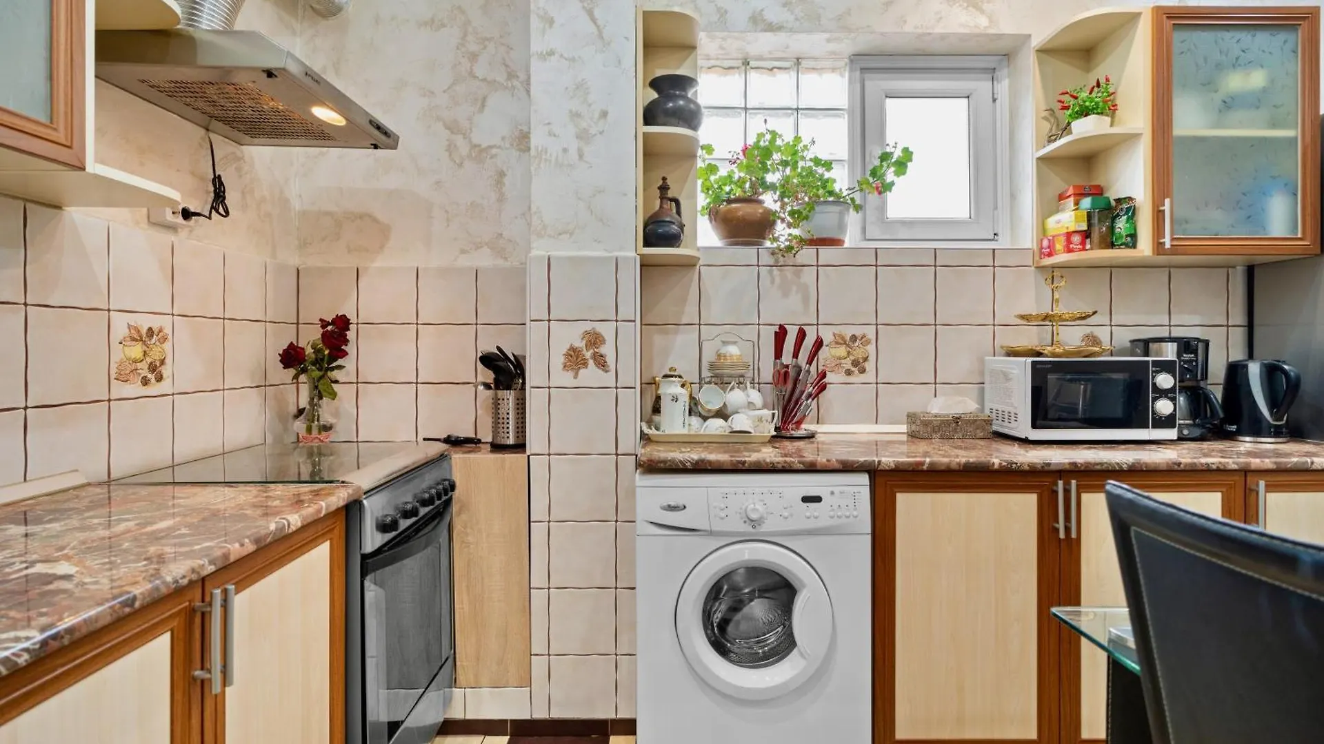 High-End 3Br Apartment - Private Garden, Terrace & Bbq Bucharest Villa