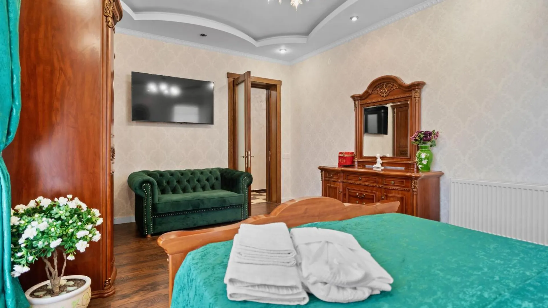 Villa High-End 3Br Apartment - Private Garden, Terrace & Bbq Bucharest Romania