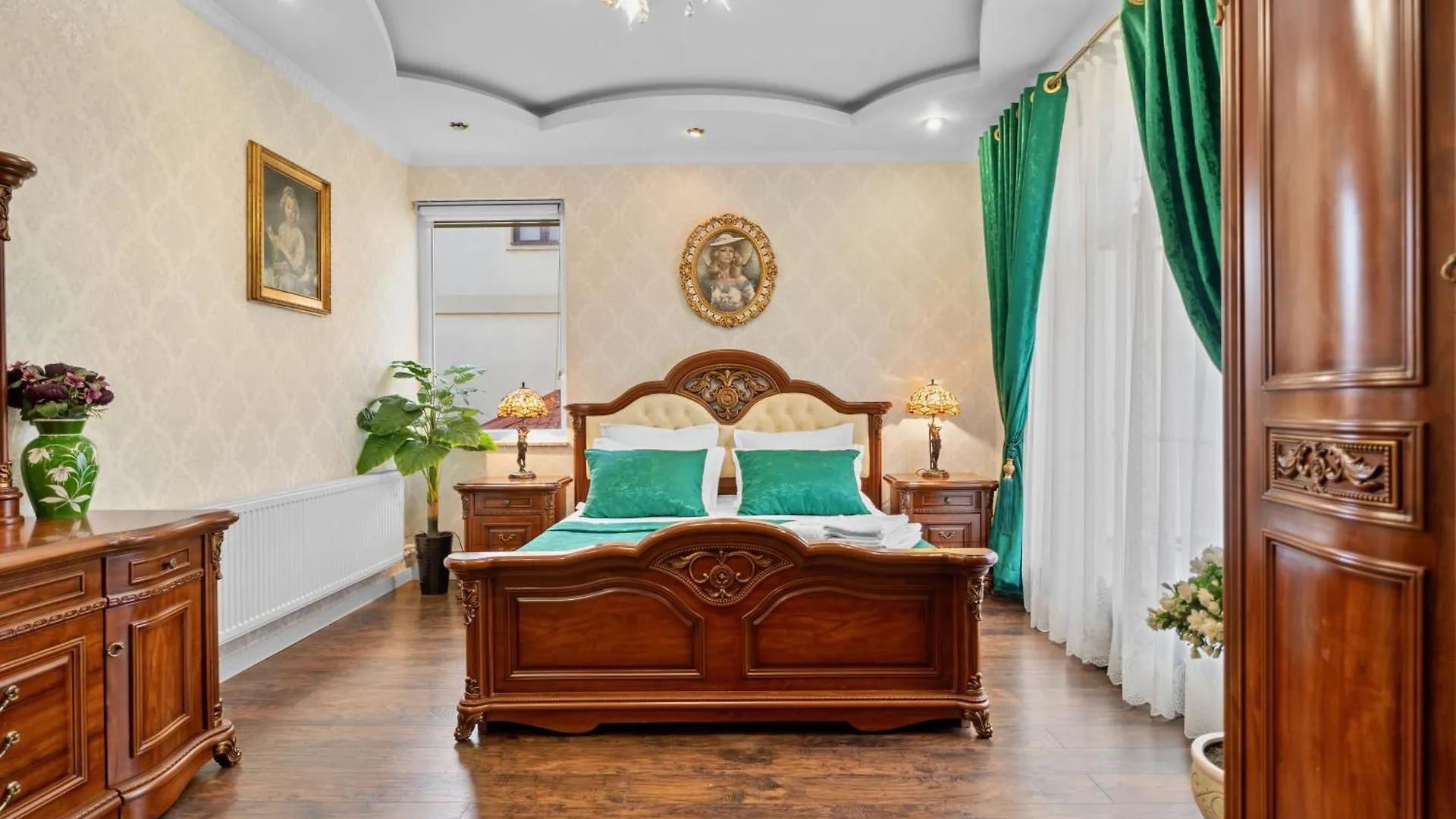 Villa High-End 3Br Apartment - Private Garden, Terrace & Bbq Bucharest