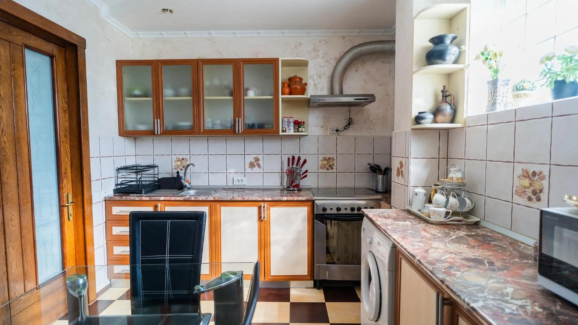 High-End 3Br Apartment - Private Garden, Terrace & Bbq Bucharest Villa