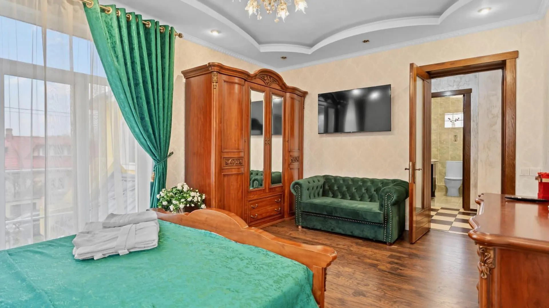 High-End 3Br Apartment - Private Garden, Terrace & Bbq Bucharest Villa