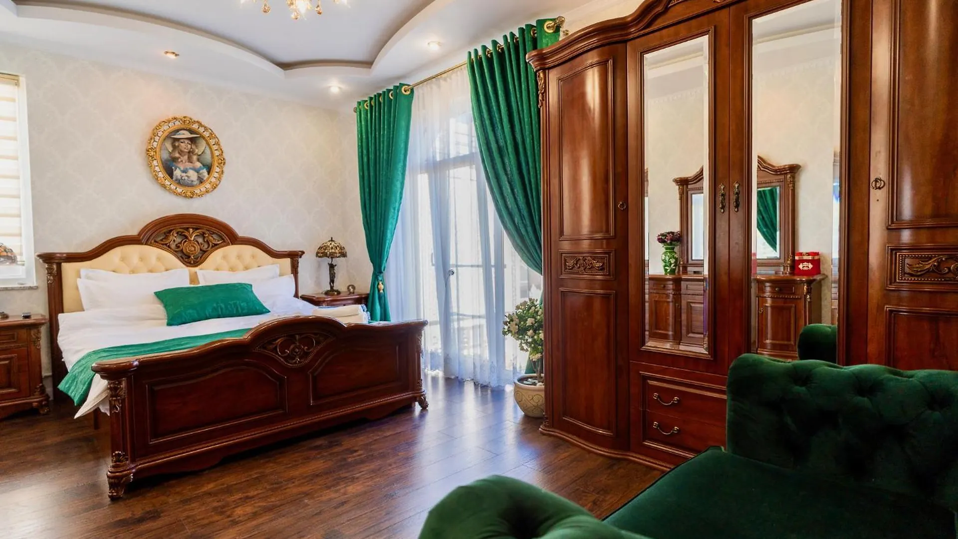 Villa High-End 3Br Apartment - Private Garden, Terrace & Bbq Bucharest