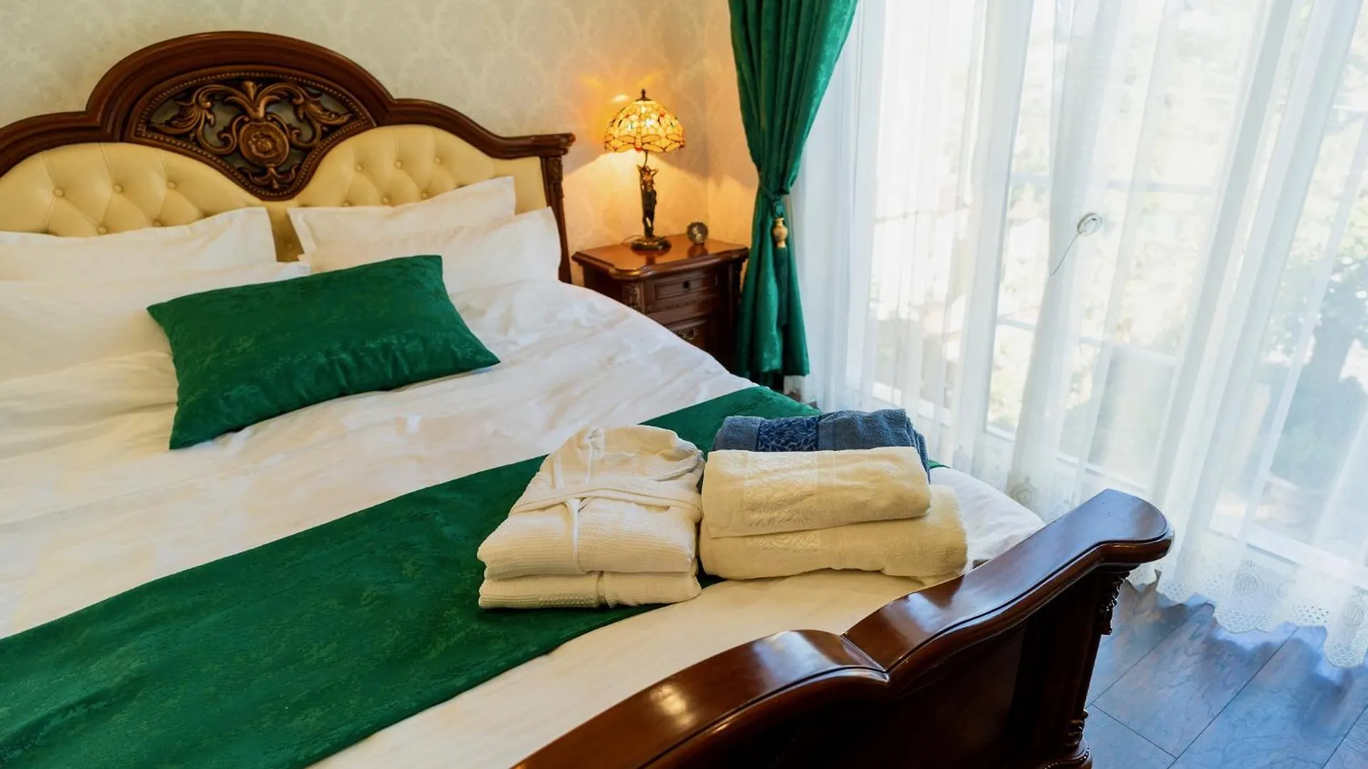 High-End 3Br Apartment - Private Garden, Terrace & Bbq Bucharest 0*,  Romania
