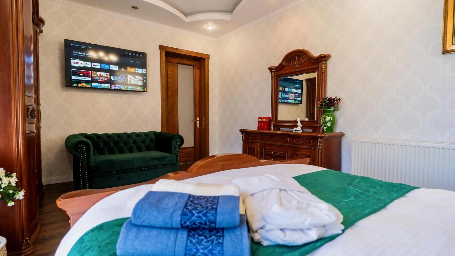 High-End 3Br Apartment - Private Garden, Terrace & Bbq Bucharest Villa
