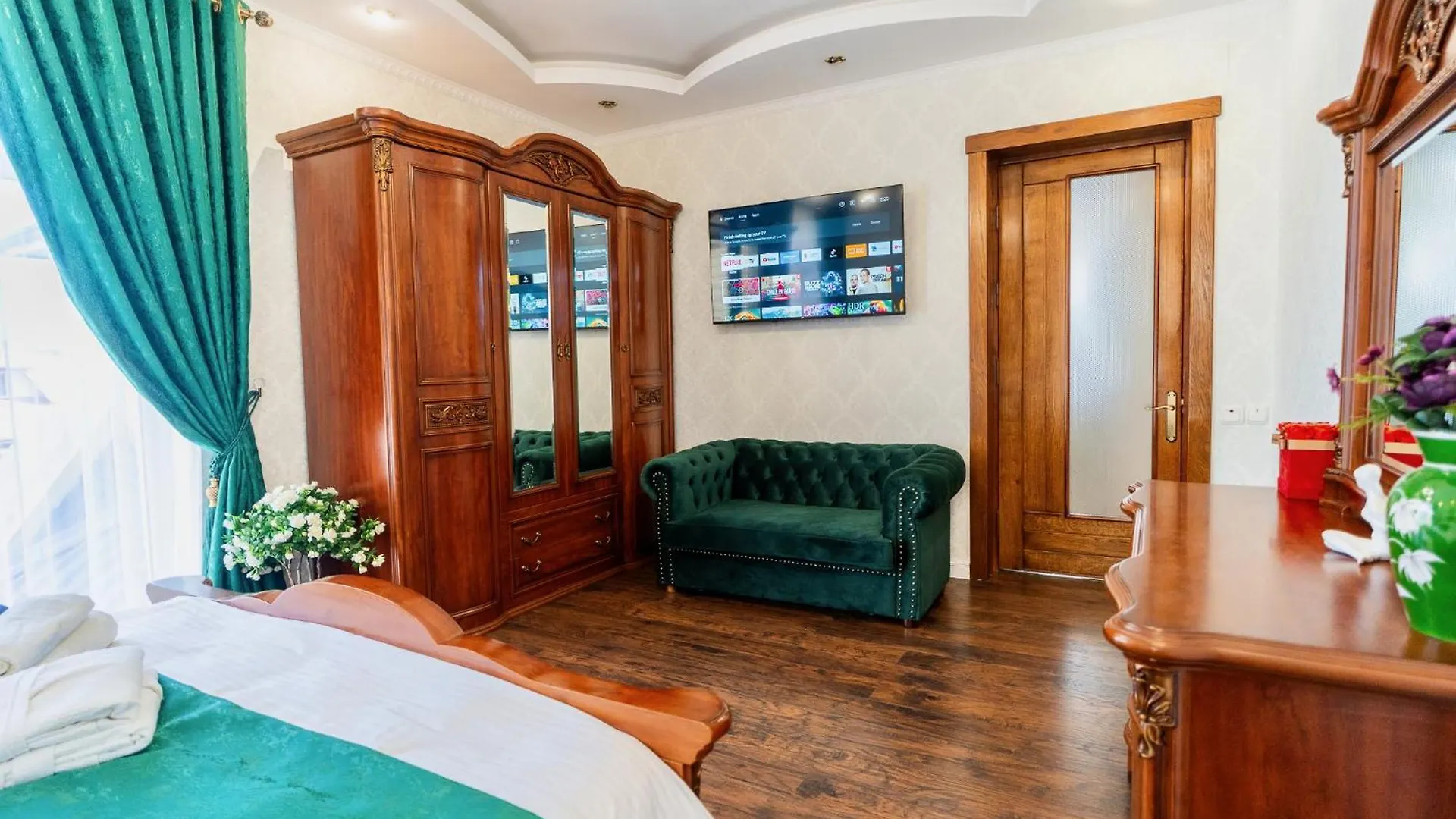 High-End 3Br Apartment - Private Garden, Terrace & Bbq Bucharest