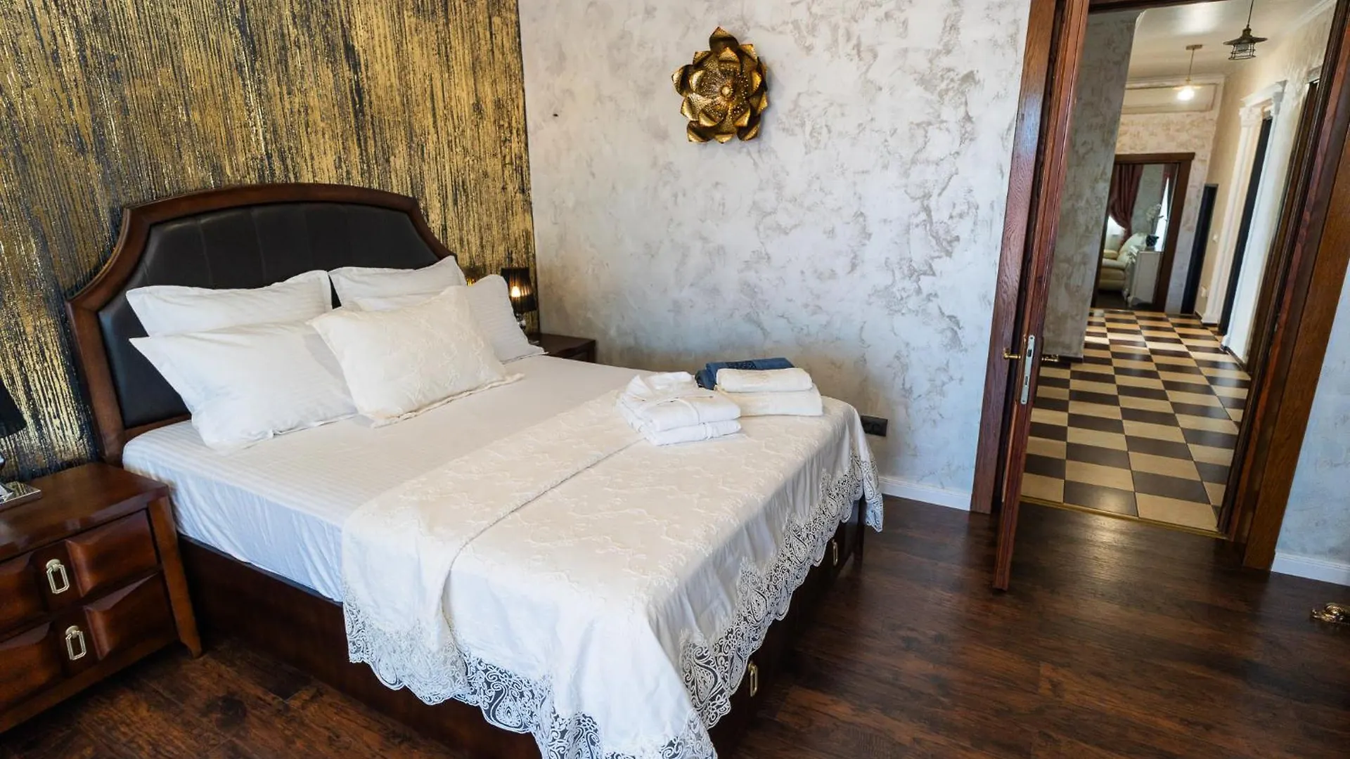 Villa High-End 3Br Apartment - Private Garden, Terrace & Bbq Bucharest