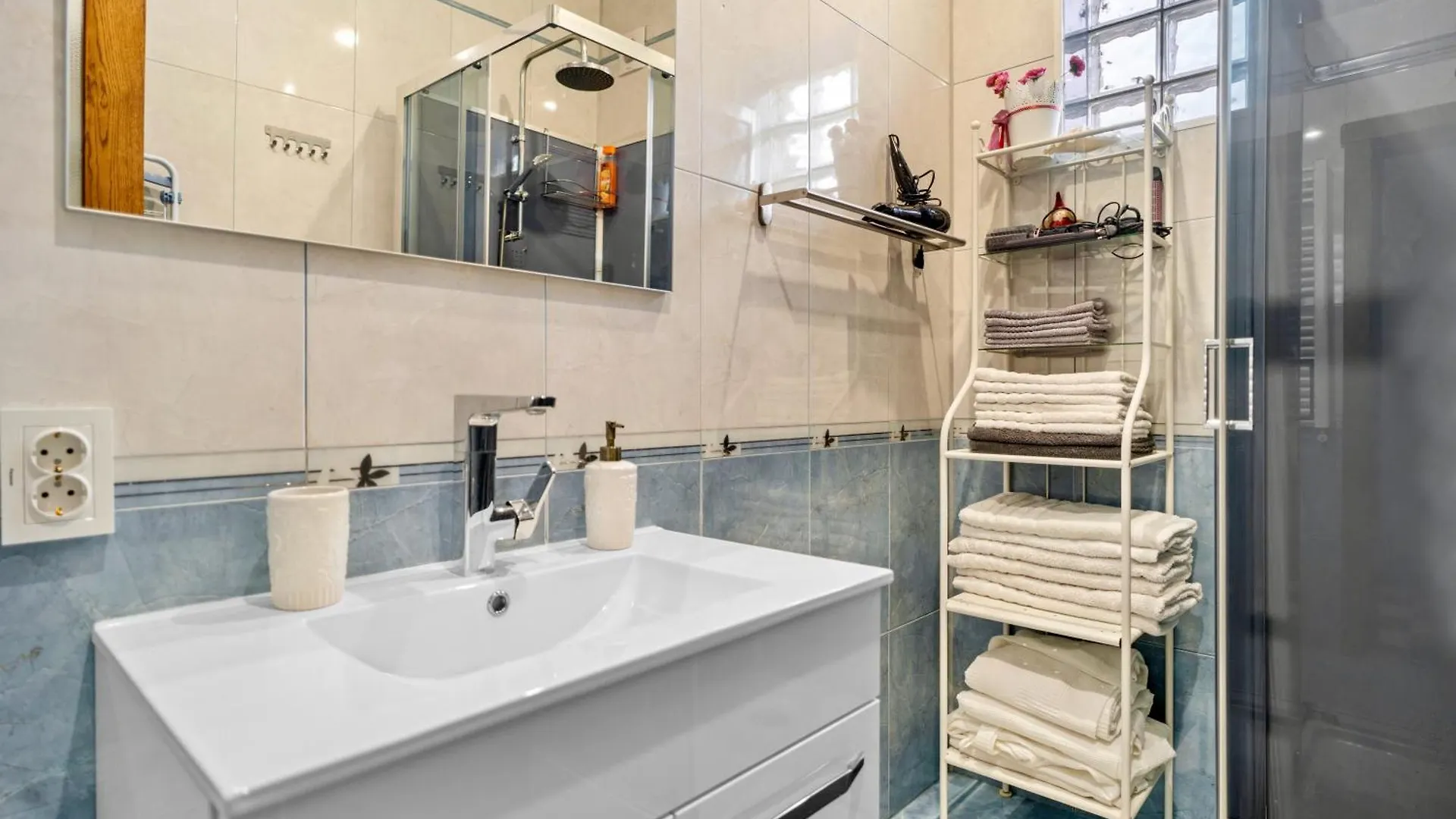 High-End 3Br Apartment - Private Garden, Terrace & Bbq Bucharest 0*,