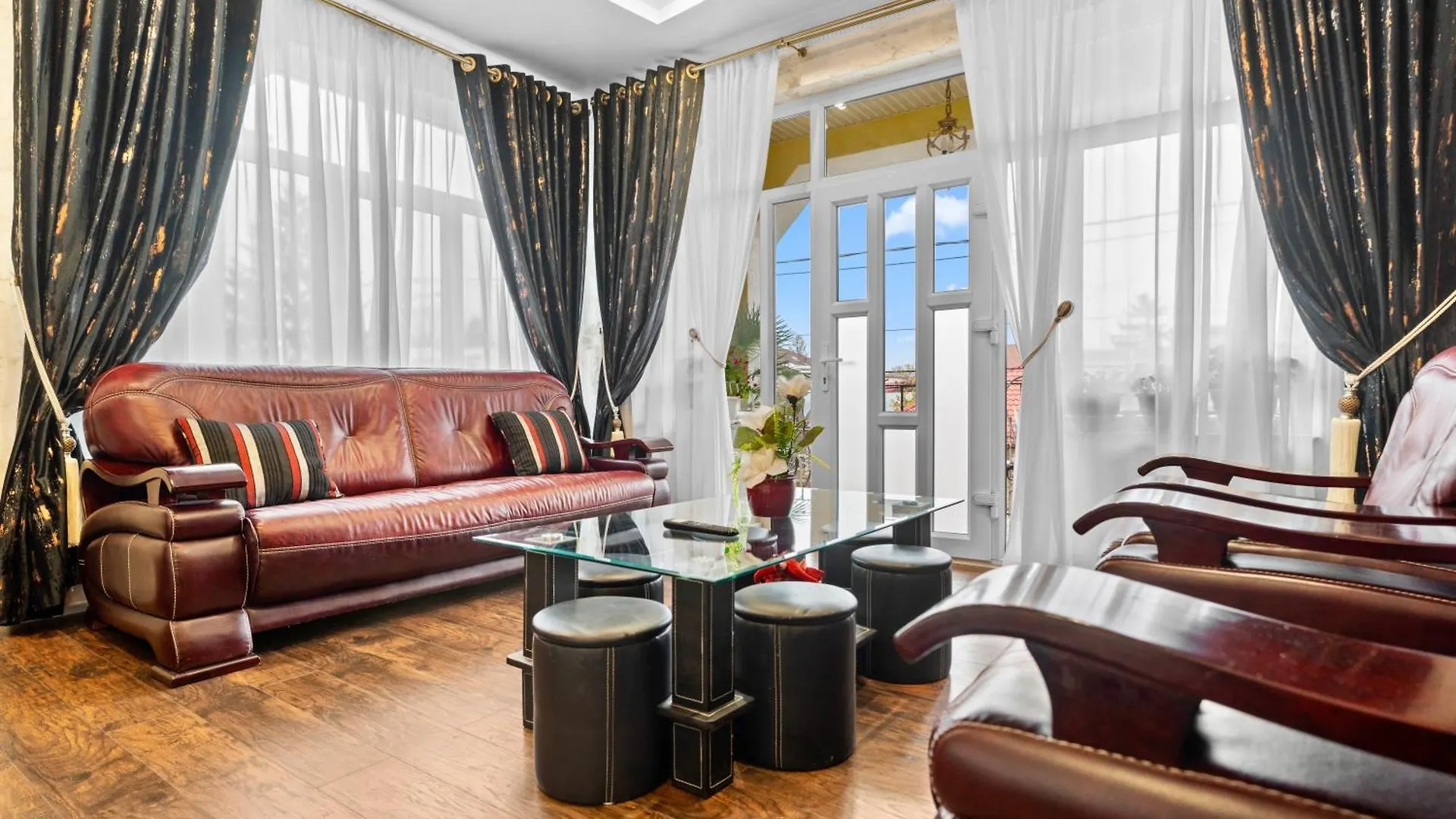 High-End 3Br Apartment - Private Garden, Terrace & Bbq Bucharest 0*,  Romania