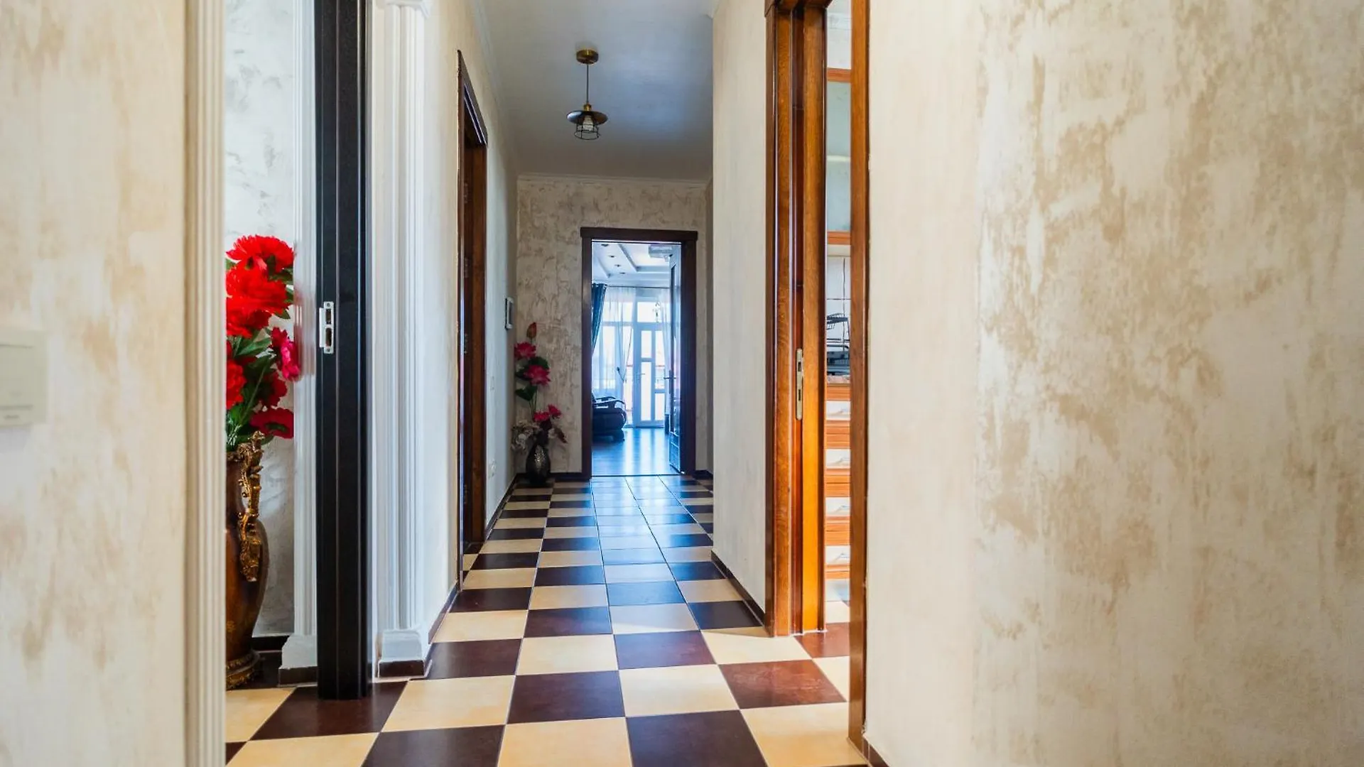 Villa High-End 3Br Apartment - Private Garden, Terrace & Bbq Bucharest