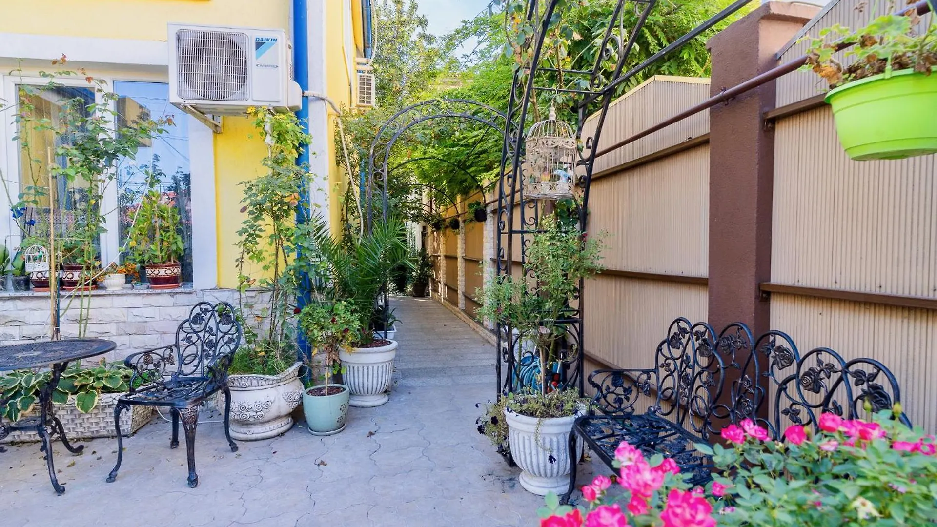 High-End 3Br Apartment - Private Garden, Terrace & Bbq Bucharest Romania
