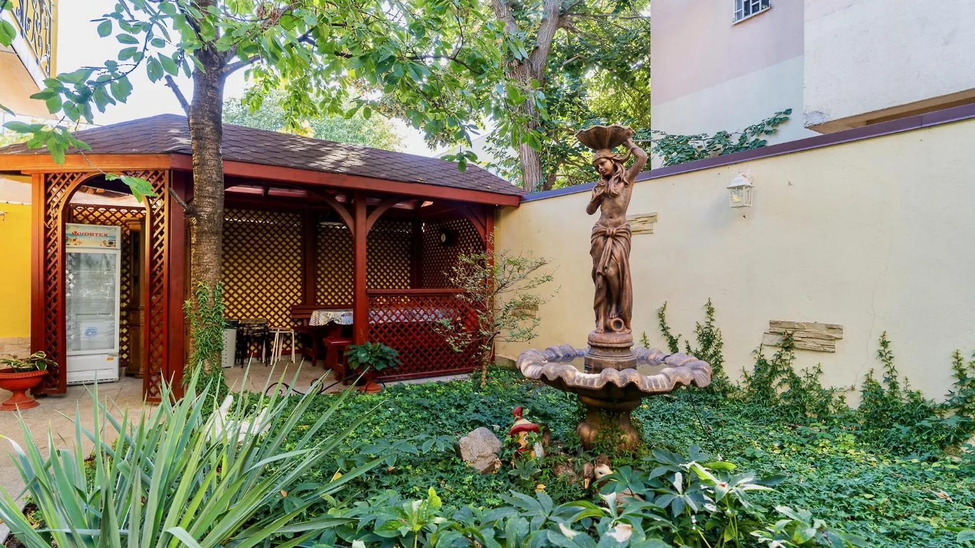 High-End 3Br Apartment - Private Garden, Terrace & Bbq Bucharest 0*,  Romania