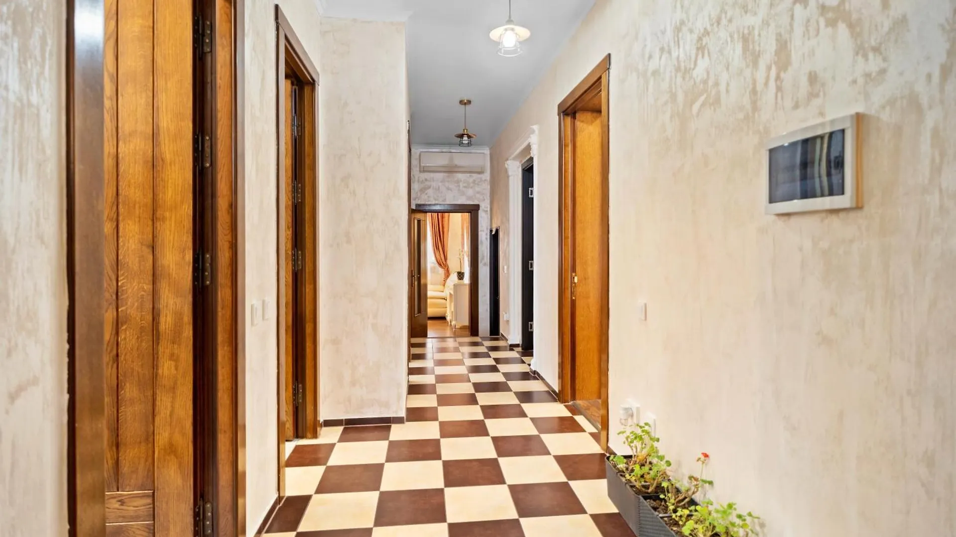 High-End 3Br Apartment - Private Garden, Terrace & Bbq Bucureşti România